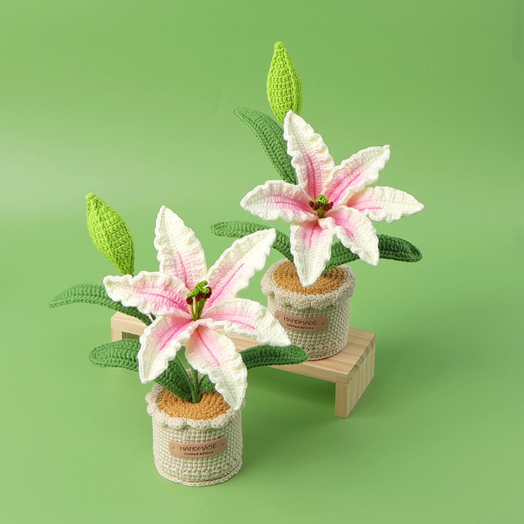 

Crochet Handmade Lily Flower Pot for Desk Decoration Baby Girls Cute Gift Flowers Home Decor Knitted Desktop Ornament