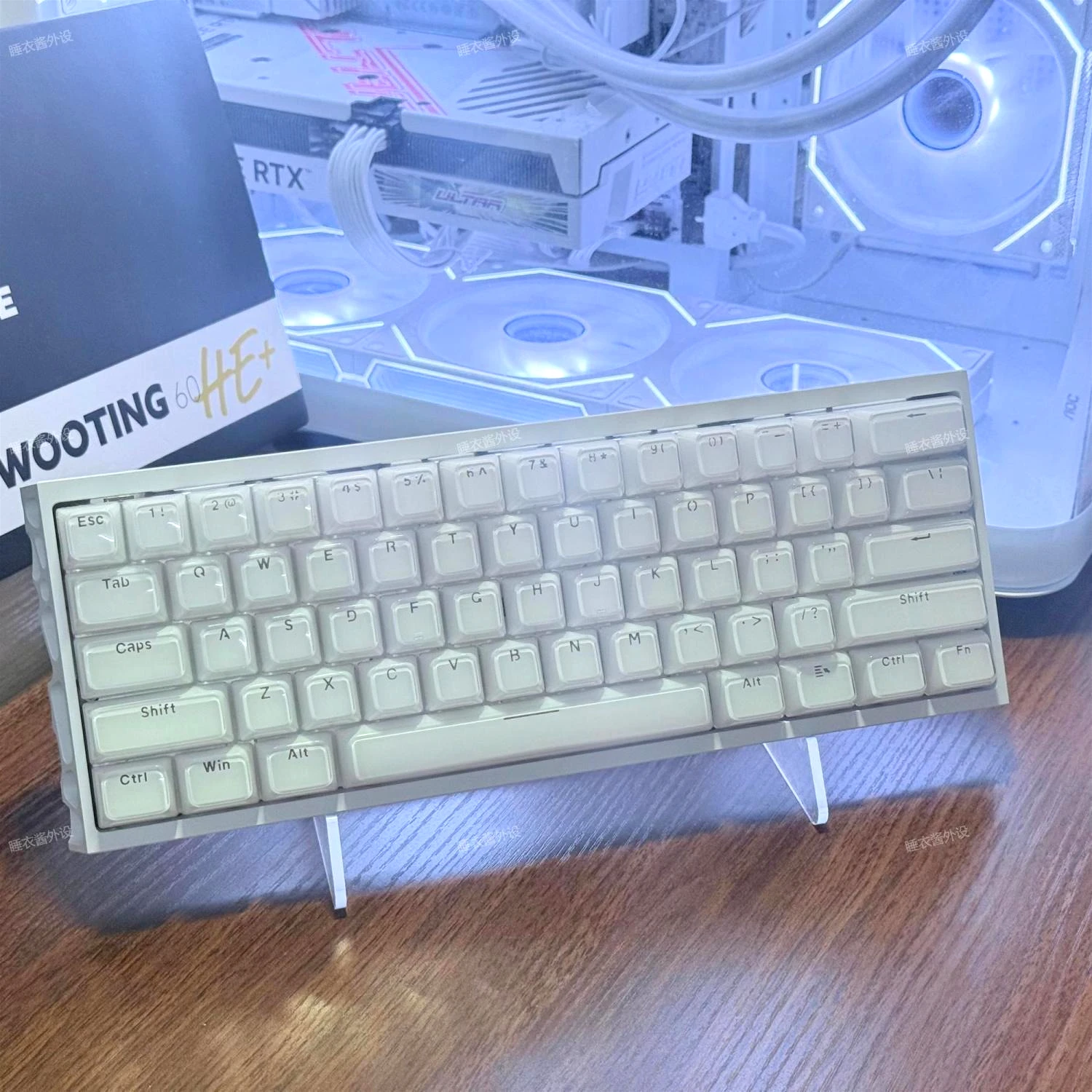 

Прозрачный механический брелок для клавиатуры Jelly Crystal, акриловый колпачок Pudding, PBT + ПК, OEM, 136-клавишный чистый белый