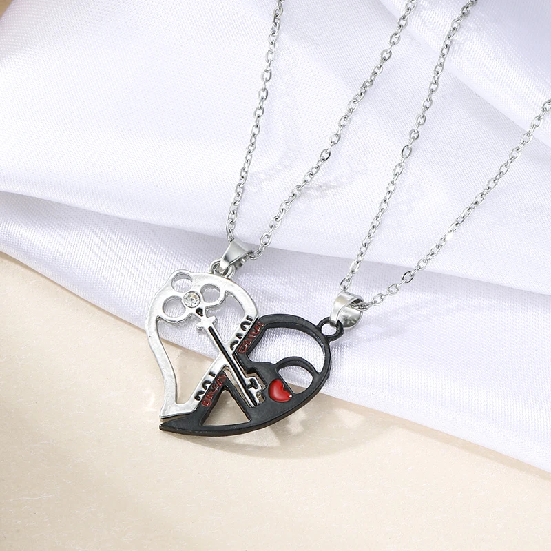 Romantic Couple Heart-shaped Necklace Two-piece Key and Lock Matching Pendant Carved 'I Love You' Valentine's Day Jewelry Gift`