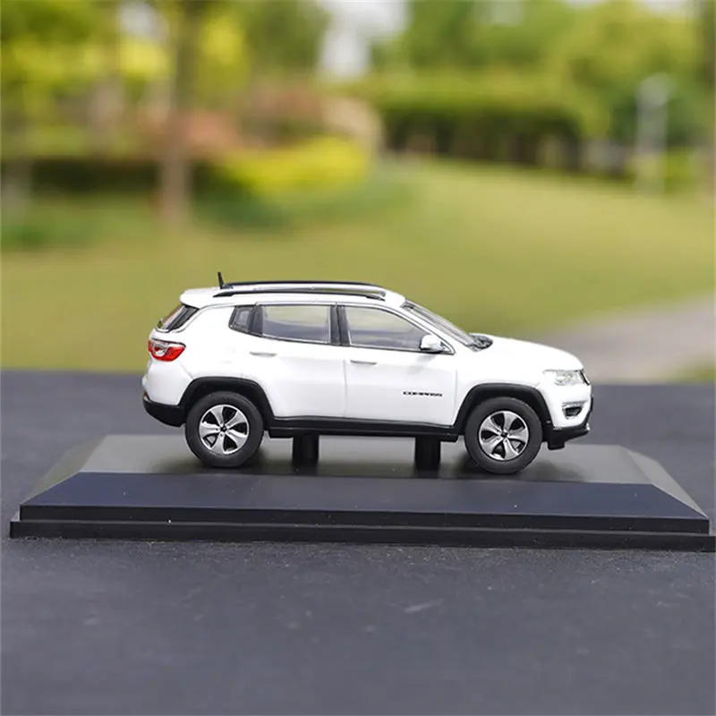 1:43 Jeeps Compass SUV Alloy Car Model Diecasts Metal Off-road Vehicles Car Model High Simulation Childrens Toys Gift Decoration