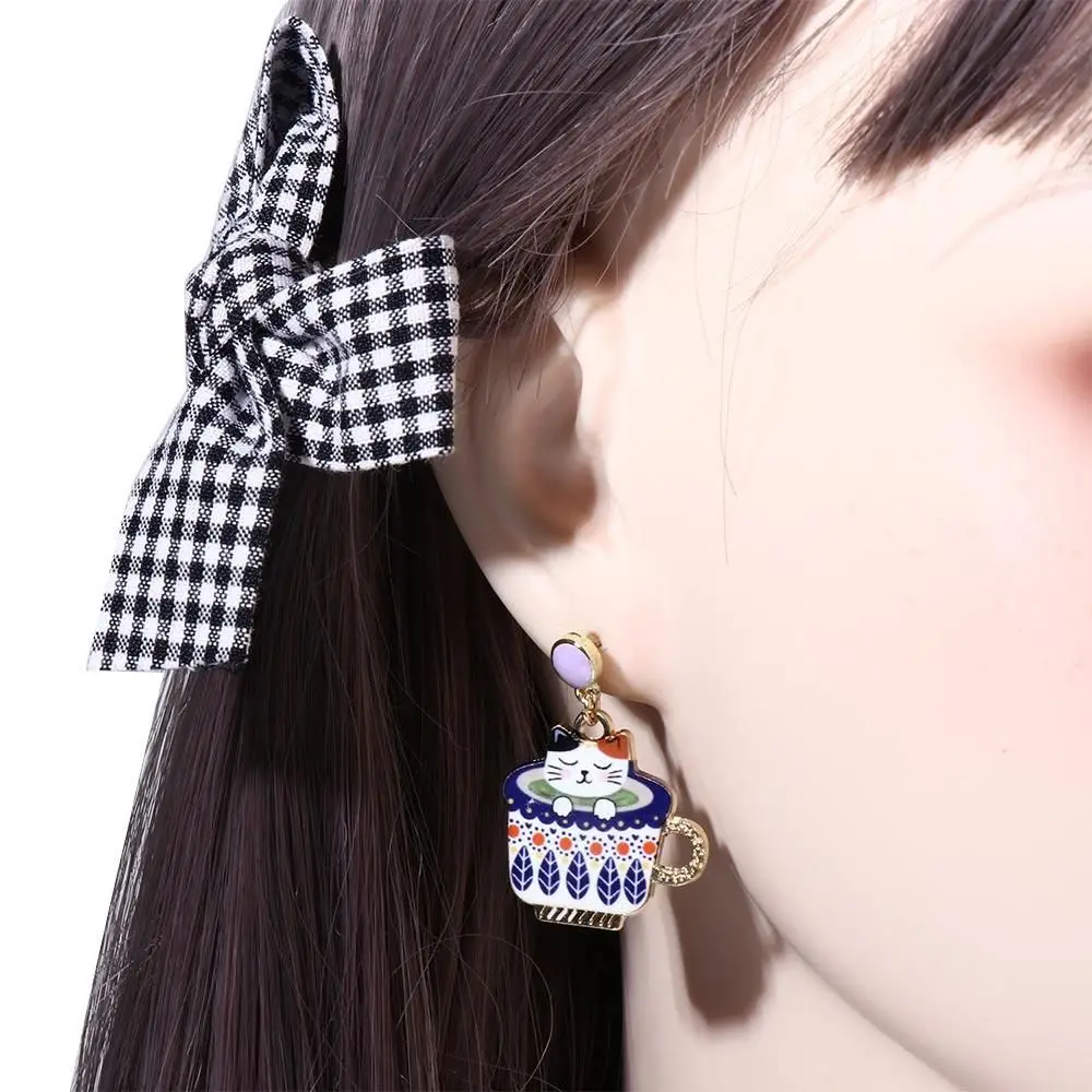 شخصية الموضة المينا المرأة لطيف كوب القط ضوء لمبة القط الحيوانات المعلقات أقراط أقراط