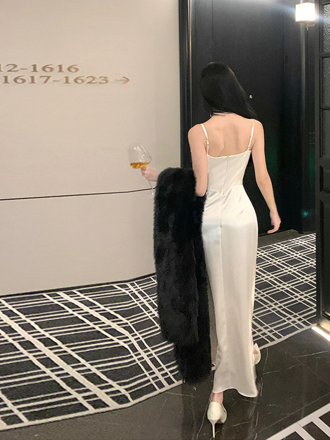 Sukienka na ramiączkach z satyny jedwabnej, wyszczuplająca, długa, wieczorowa, damska, modna, elegancka, do pracy, na wesele, na przyjęcie.