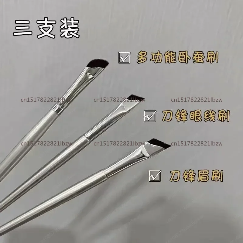 Oblique Eyeliner Brush Flat Sickle Makeup Brush Novice Draw Eyeliner Down to Soft Hair Portable