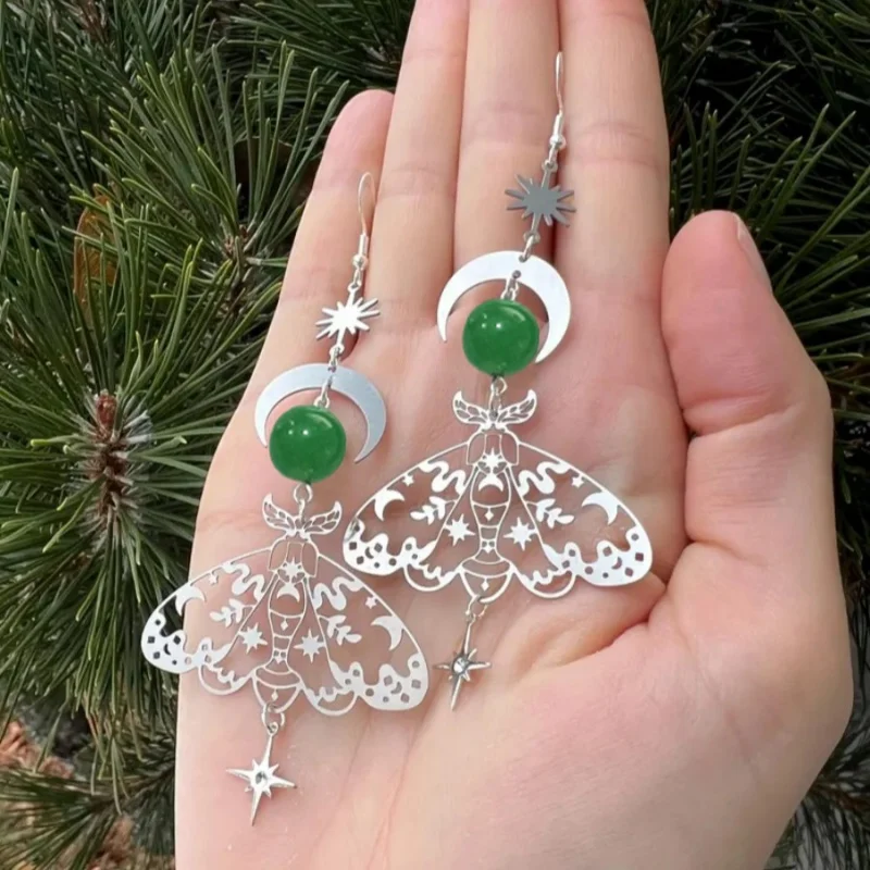 2 قطع رائعة الهيكل العظمي العثة نجمة القمر البوهيمي نمط الحجر الطبيعي معدن فضي اللون الأخضر اللون مطرز استرخى أقراط