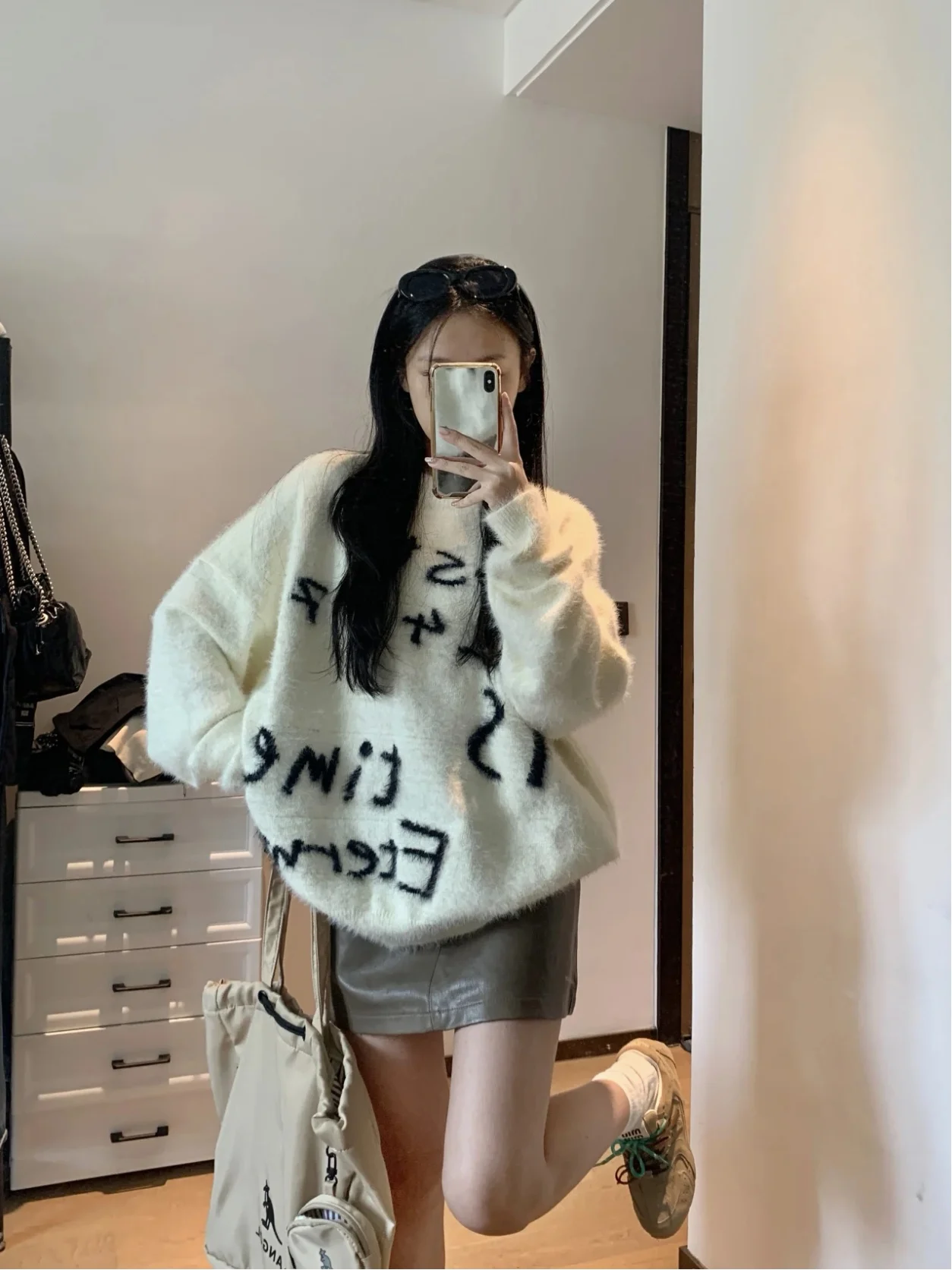 

Уютный вязаный свитер оверсайз для женщин, свободный крой, универсальный, с длинными рукавами, круглым вырезом, теплый, на осень-зиму