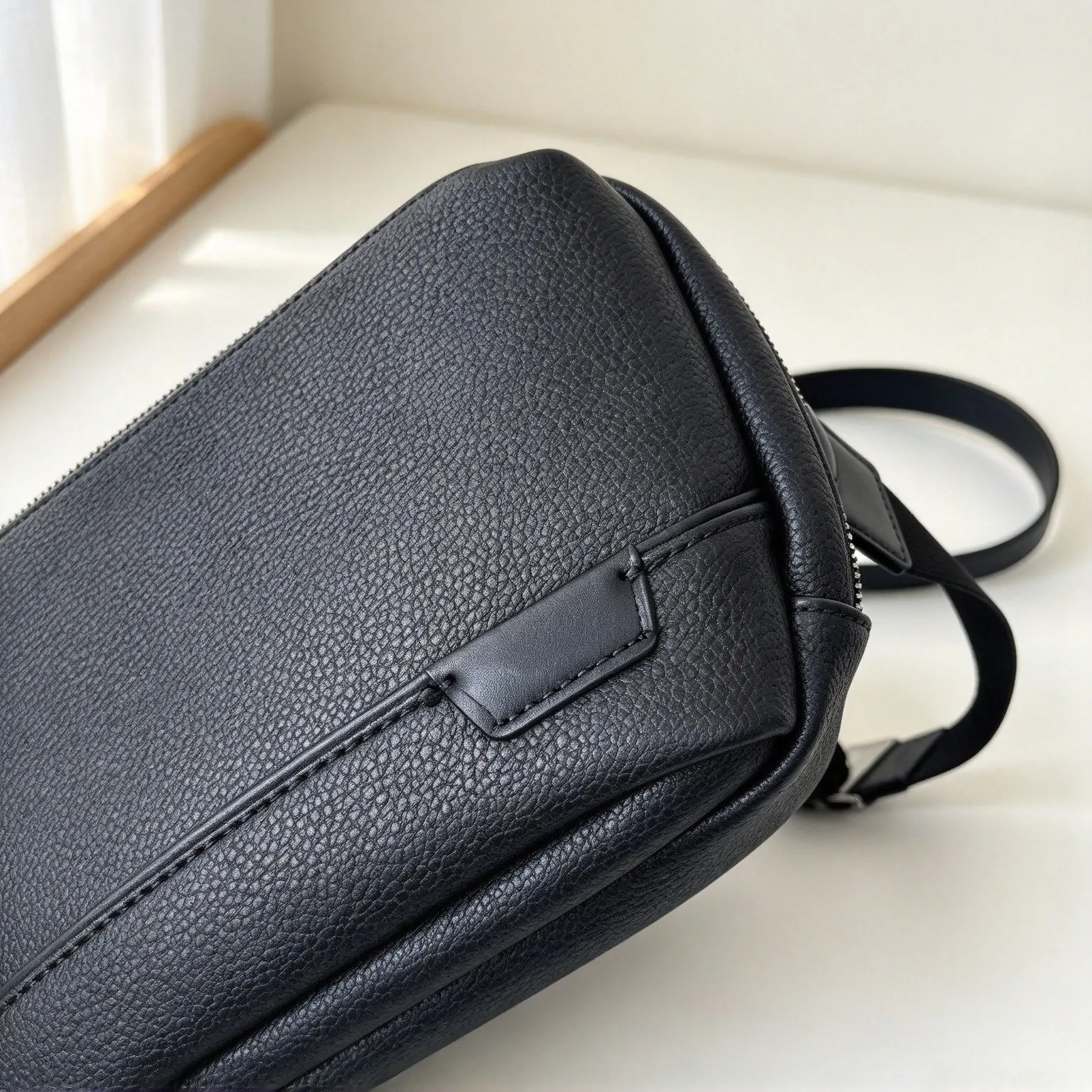 Business Leather Waist Chest Bag for Men, Stylish Versatile Crossbody Sling Bag