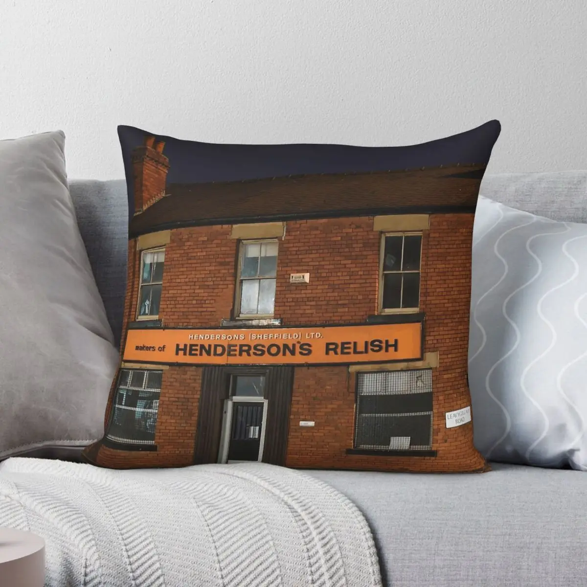 Henderson's Relish Old Building Square Pillowcase Polyester Linen Velvet Printed Zip Decorative Throw Pillow Room Wholesale 18
