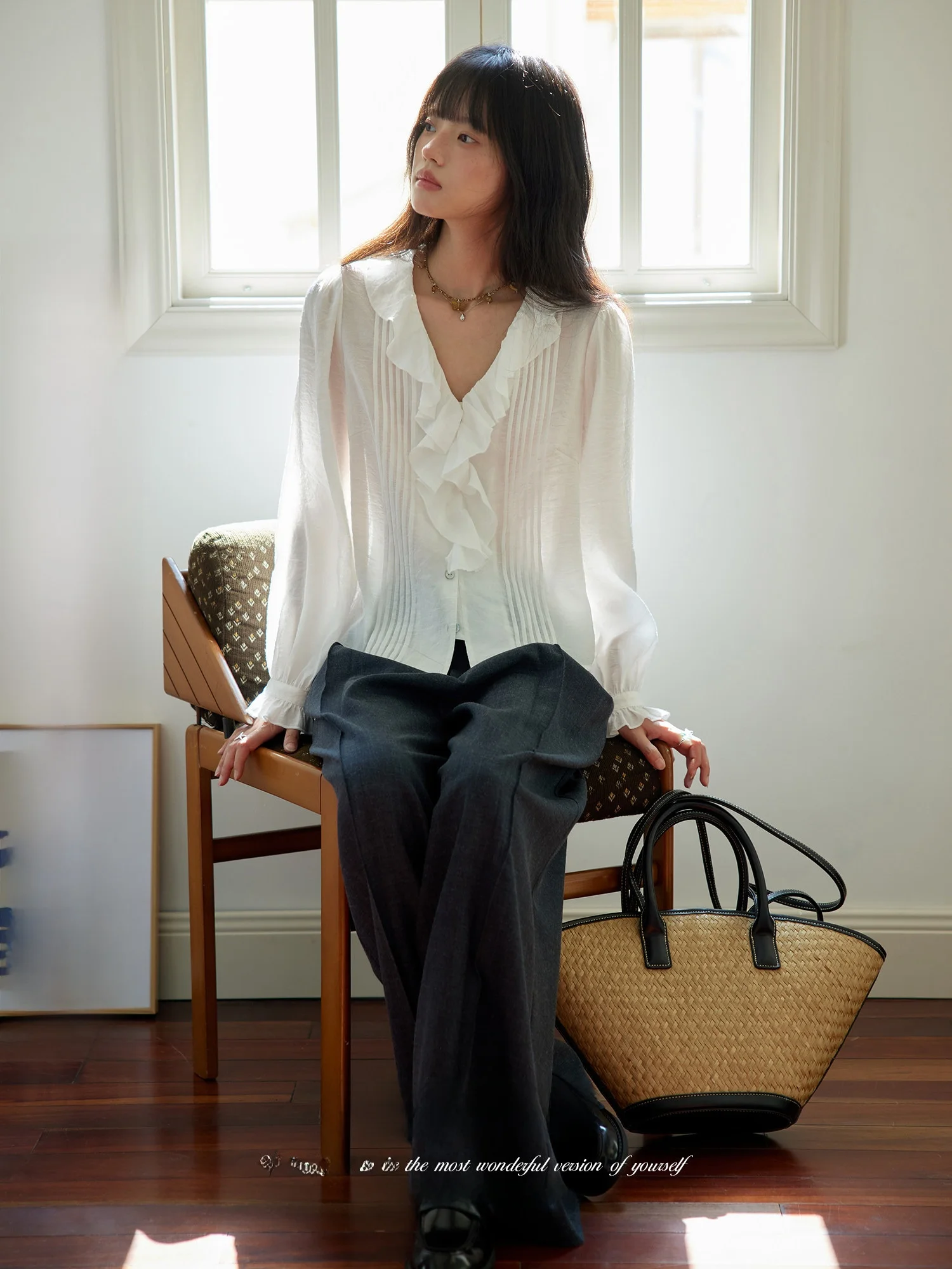 

ORWhite Винтажная классическая женская белая блузка с длинным рукавом, V-образным вырезом, оборками по низу, приталенная, универсальная, модная, осень 2025