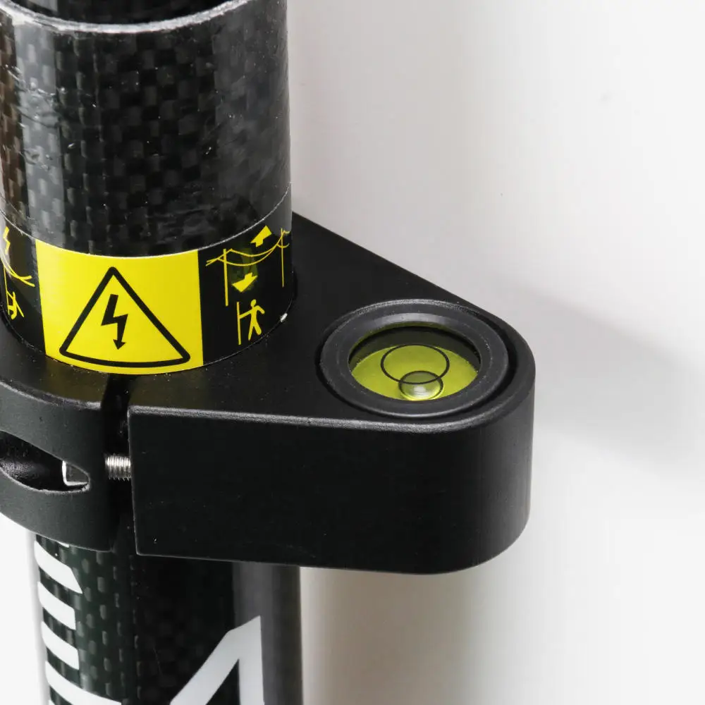 El poste GPS de 2,5 metros es extensible, con material opcional de aleación de aluminio y fibra de carbono y accesorios para equipos de medición