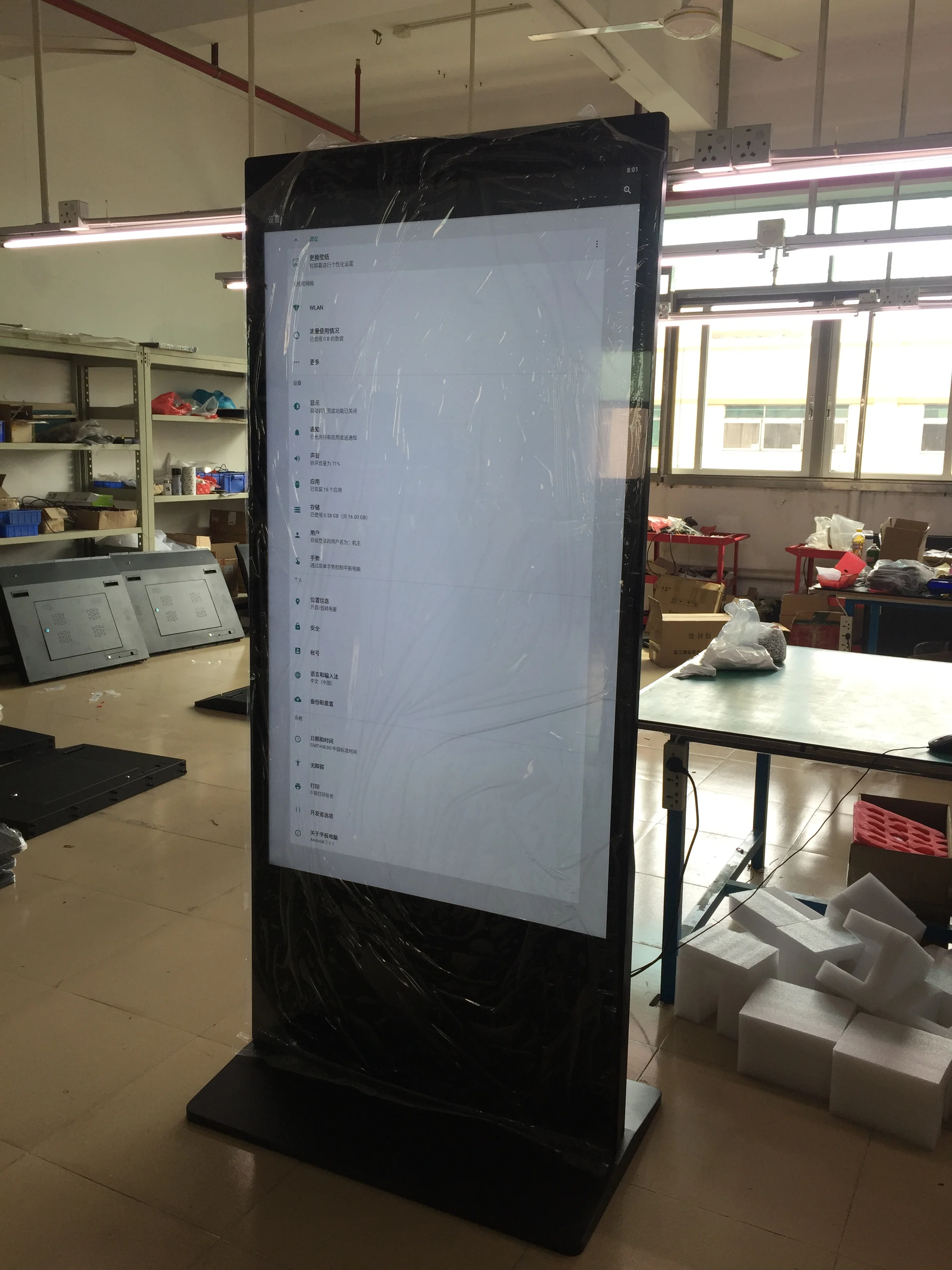 RK3288 Indoor Digital Signage Display for Advertising in Subways Elevators Welcoming Guests