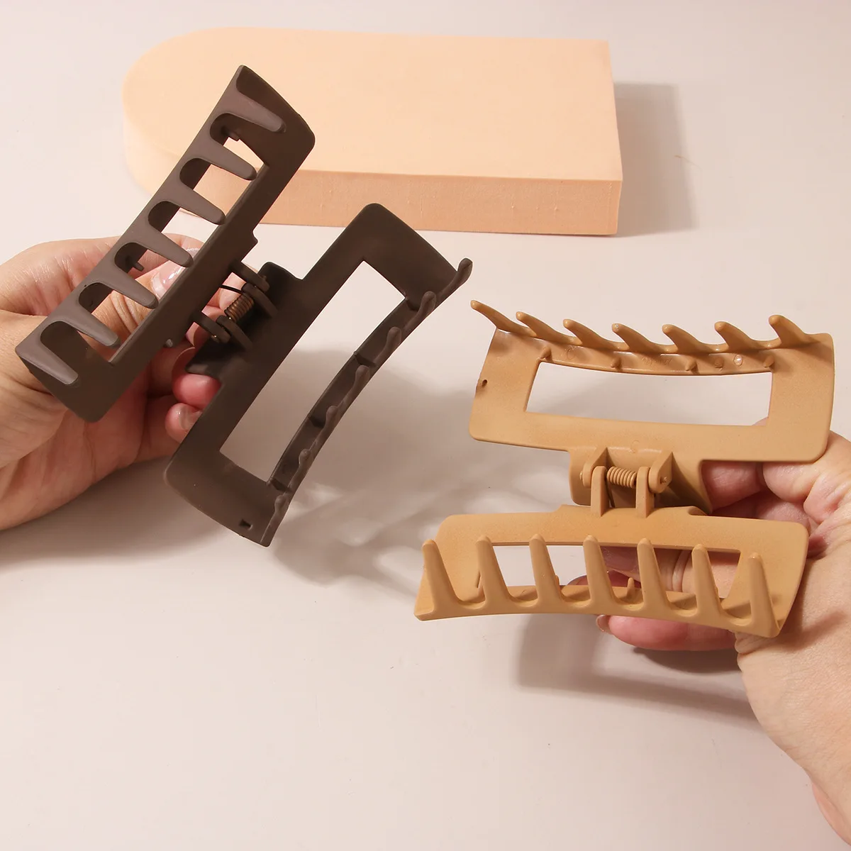 4/6/8/9/10 قطعة مقاطع شعر بلاستيكية هندسية أنيقة للنساء حامل شعر طويل مقاطع تثبيت قوية للشعر الرقيق السميك