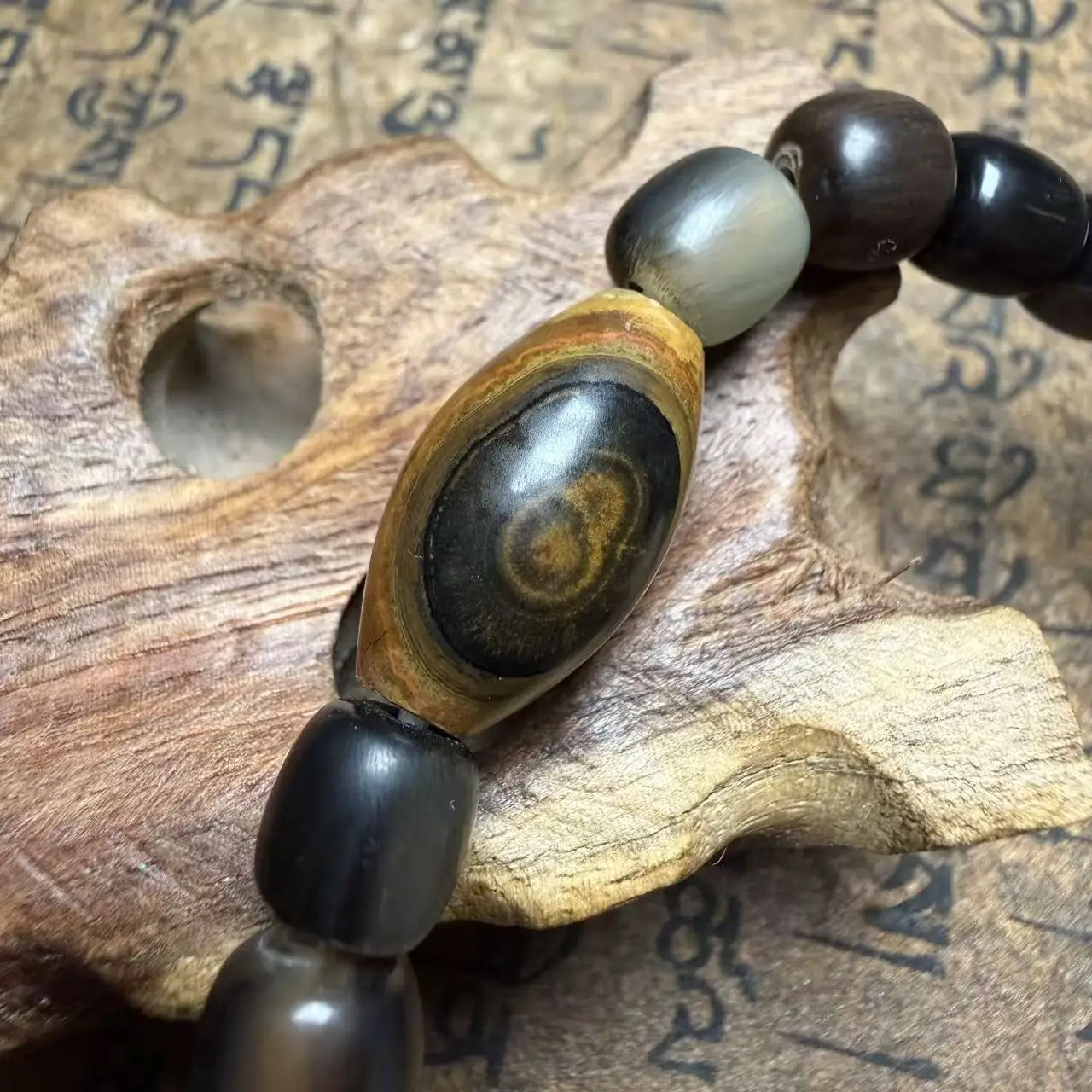 Rare natural Tibetan Old AgateMongolian DZi Calcified Black God of Wealth 1 Eye totem Bead Amulet bracelet 8mm 18x11mm