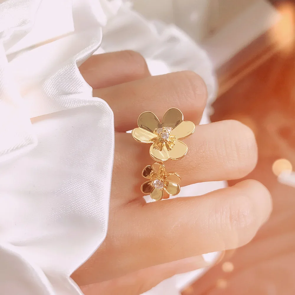 Fashion Personality Open Frivoles Flower Rings Lucky Clover Womens Party Exquisite Wedding Versatile Luxury Brand Designer Rings