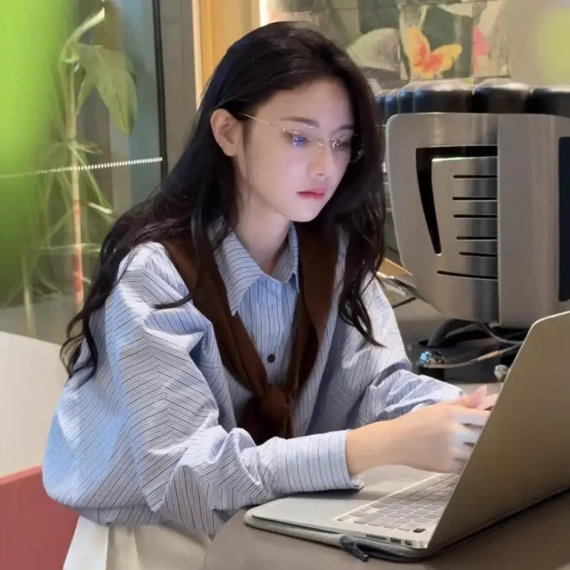 Niebieska koszula w paski z długim rękawem dziewczęca wiosna jesień nowe topy modny temperament niszowa odzież damska odmładzająca hurt