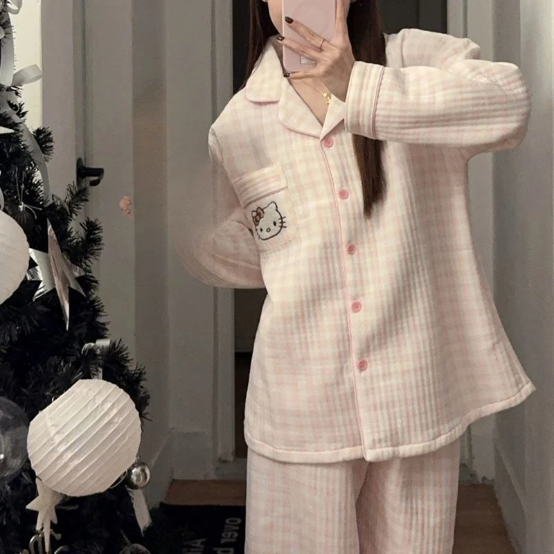 بيجامة Hellokitty منقوشة على الموضة باللون الأسود للفتيات في الخريف والشتاء، مجموعة ملابس منزلية سميكة برسوم كارتونية لطيفة من القطن الهوائي