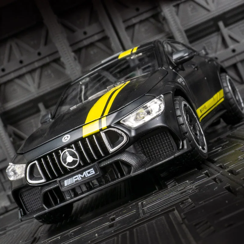 1:24 modelo de carro em liga Mercedes GT63, brinquedo regenerador infantil, portas e capô do motor, porta-malas pode ser aberto