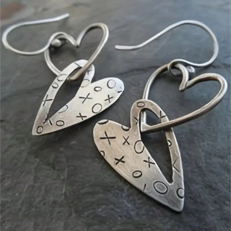 1 Pair Minimalist Retro Hollow Heart Shaped Earrings, Suitable for Women Everyday Casual Wear - Jewelry Gift for Friends