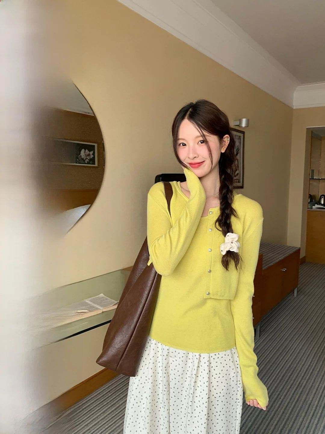 

Корейский вязаный комплект из двух предметов: однотонный кардиган и жилет, приталенный крой, весенняя мода, женский мягкий свитер