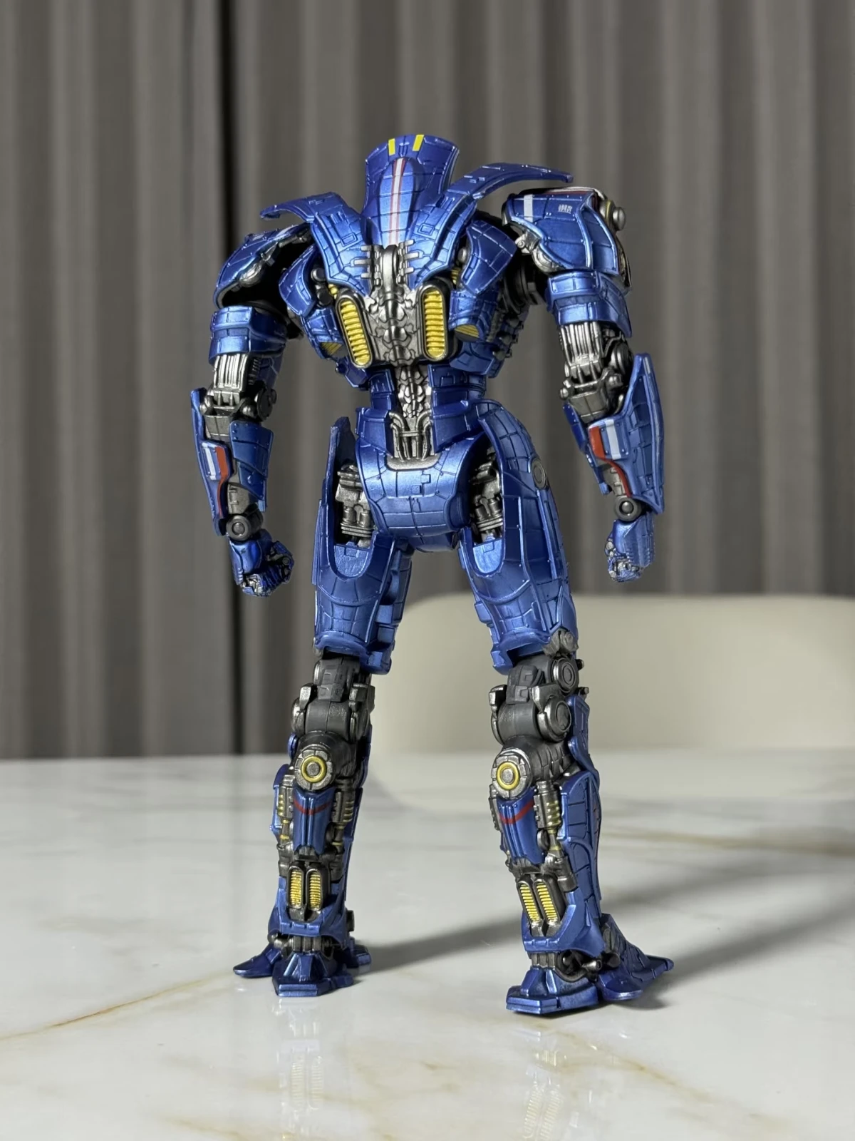 100% juguetes Mecha genuinos personajes clásicos figura de acción Gipsy Danger muñeca coleccionable juguetes de moda regalo de Navidad de escritorio