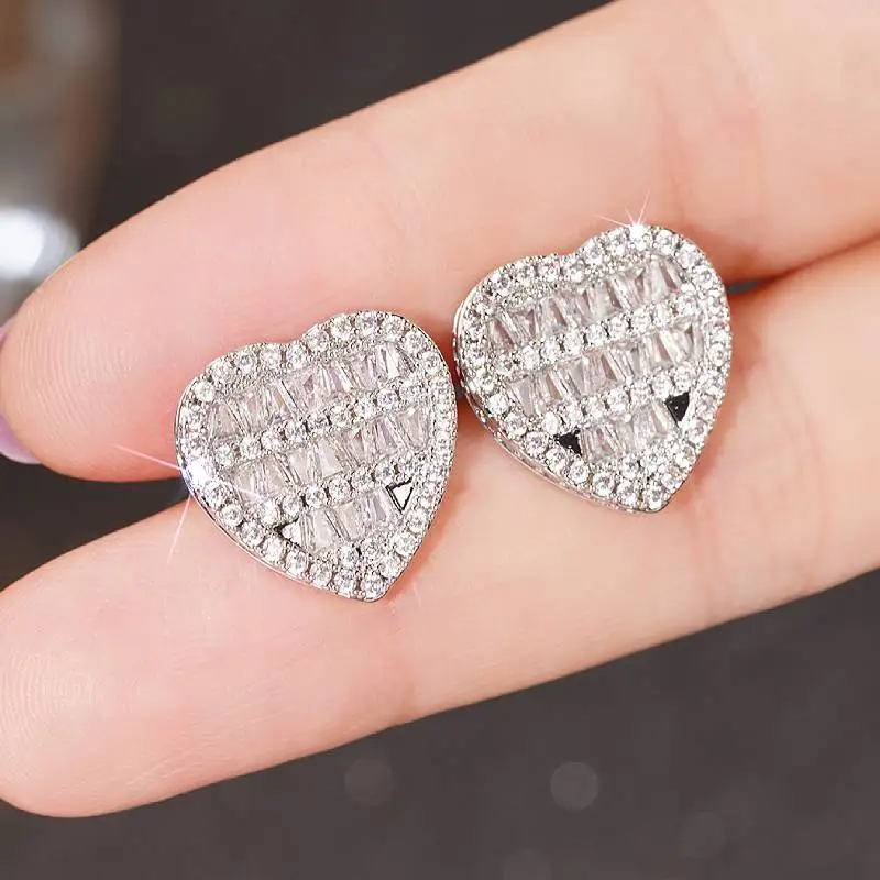 Huitan Herzförmige Damen-Ohrstecker, silberfarben, eingelegt, glänzende CZ, modisch, Hochzeitstag, Accessoires, Schmuck, Geschenk