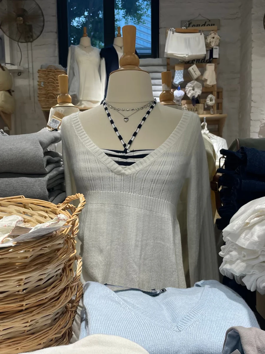 

Винтажная белая ажурная вязаная футболка, женская осенняя хлопковая футболка в рубчик с v-образным вырезом и длинными рукавами, однотонные милые простые трикотажные топы, новинка