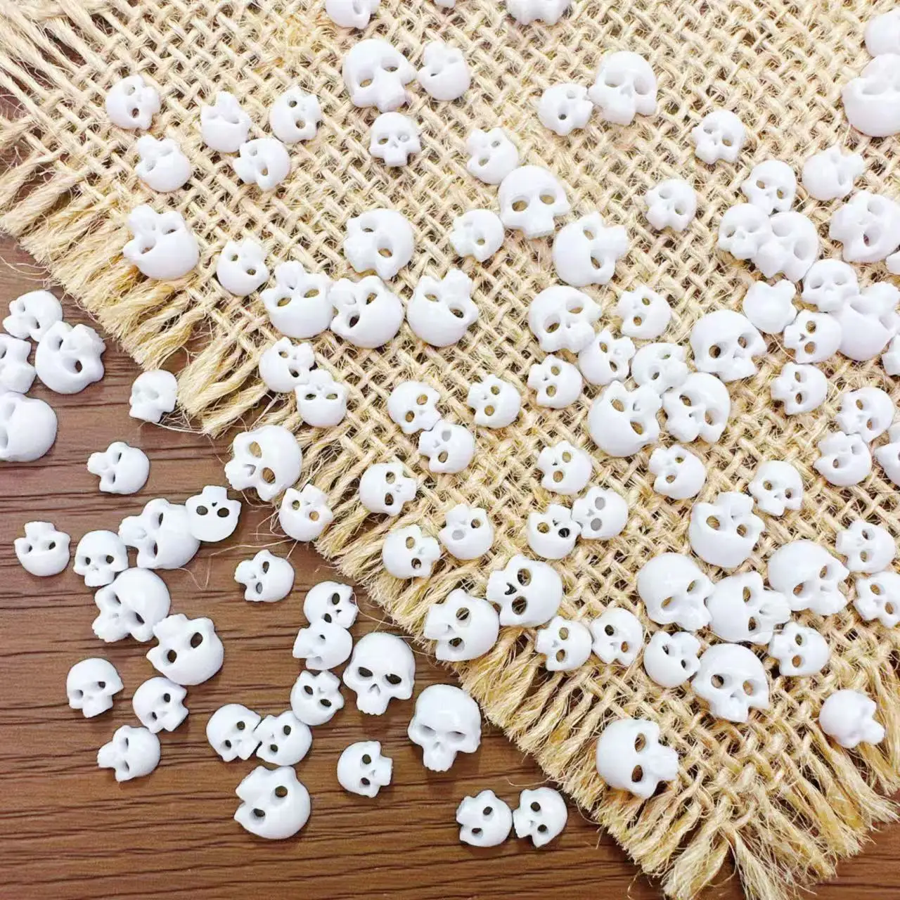 100Pcs/bag Halloween Skull Nail Charms - Cartoon Spooky Resin Rhinestone Press-On Nail Decor for Manicures & Phone Cases