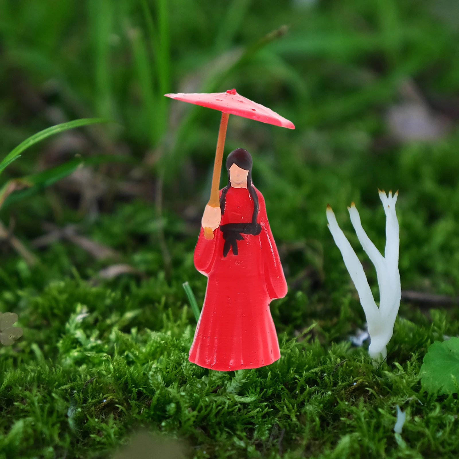 Mini Umbrella Girl Model Ancient Chinese Figurine Decorate Tabletop Resin Statue Garden Red Adornment