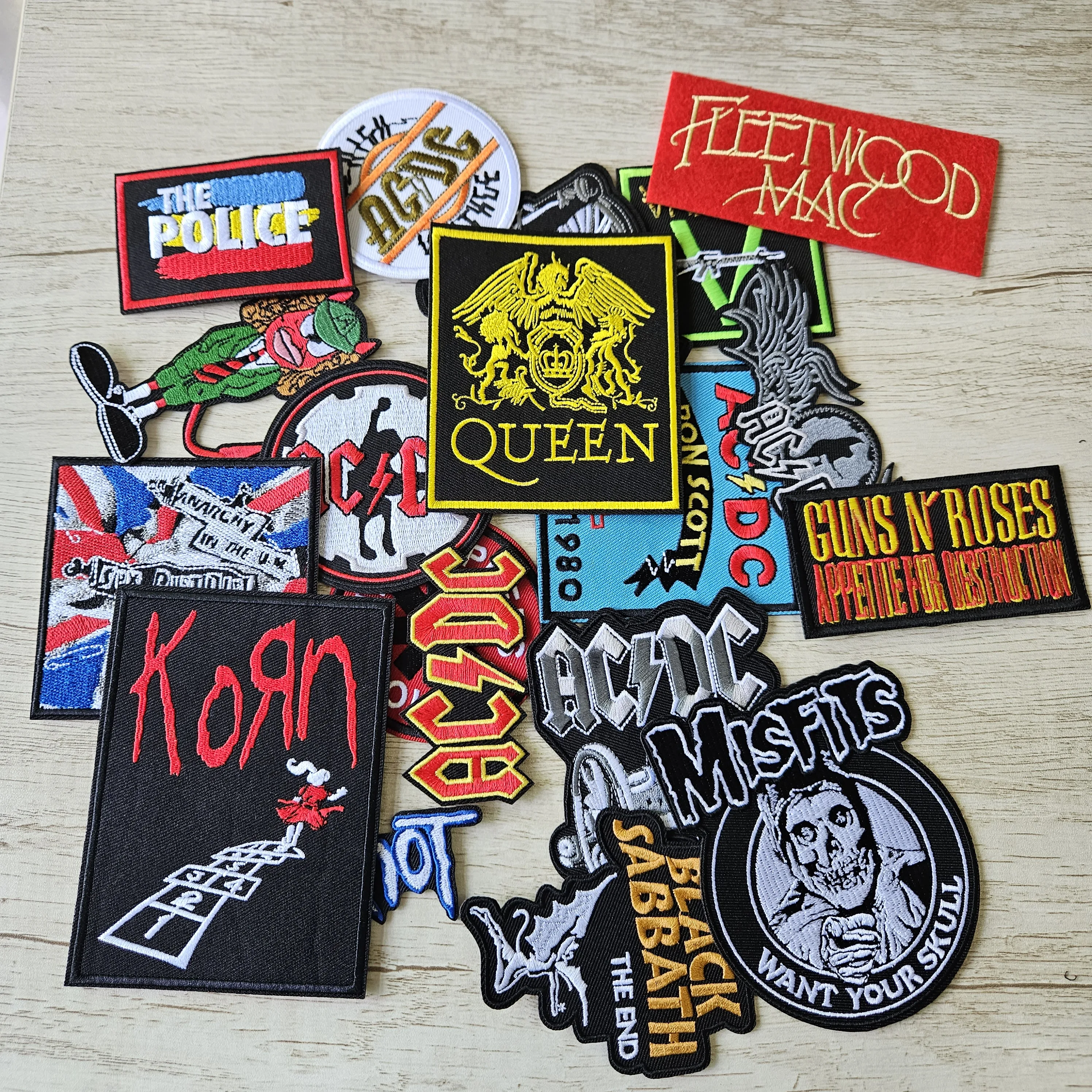 

50pcs/lot Custom Logo Apparel Patches Band DIY Clothing Embroidery Punk Music Applique Sticker Iron on Sewing Supplies Hat Badge