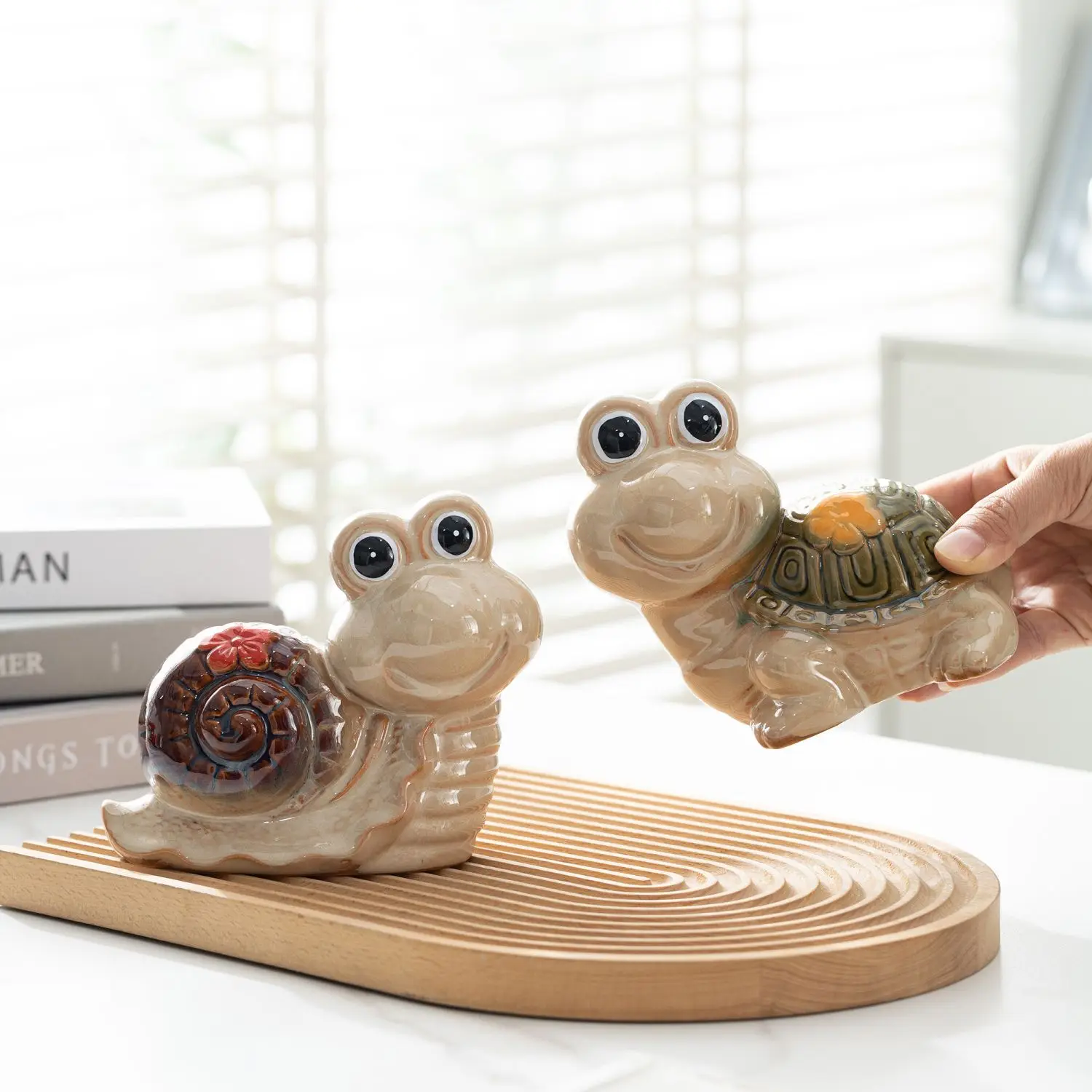 Jingdezhen Ceramic Turtle Snail Ornament, Creative Home Living Room TV Cabinet Fish Tank Decoration Landscaping Decoration