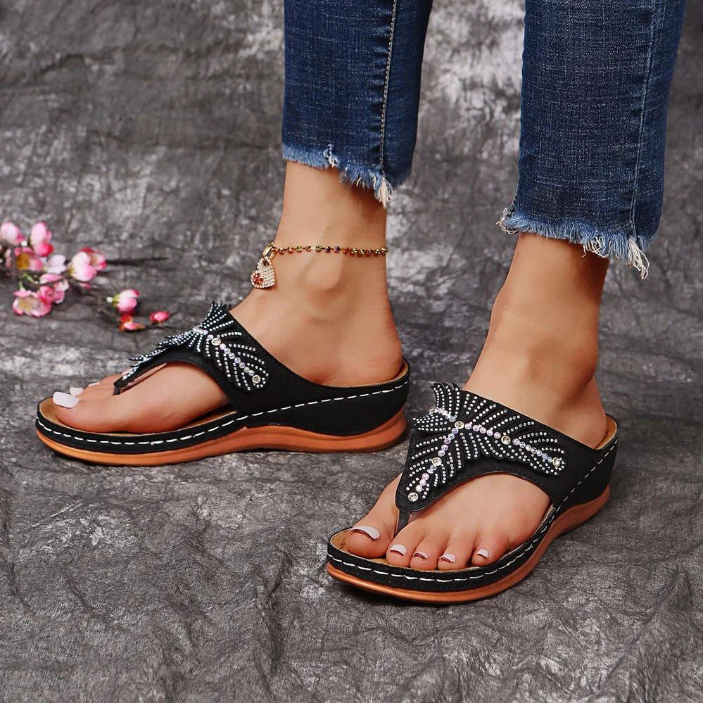 Damen-Flip-Flops mit Strass-Keilabsatz, Bohemian-Plattform-Zehentrenner-Sandalen, rutschfeste Slip-On-Sommerschuhe für den Strand – Detail 8
