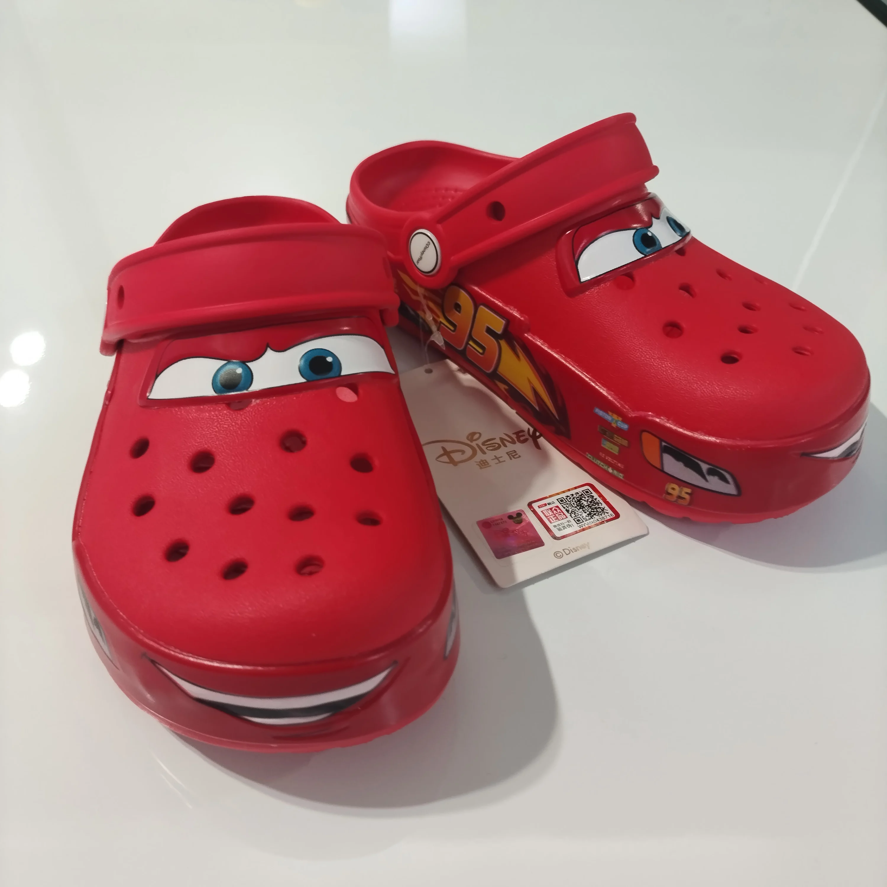 Nuevo Disney McQueen Pix dibujos animados Color sólido impermeable antideslizante agujero sandalias al aire libre sandalias casuales