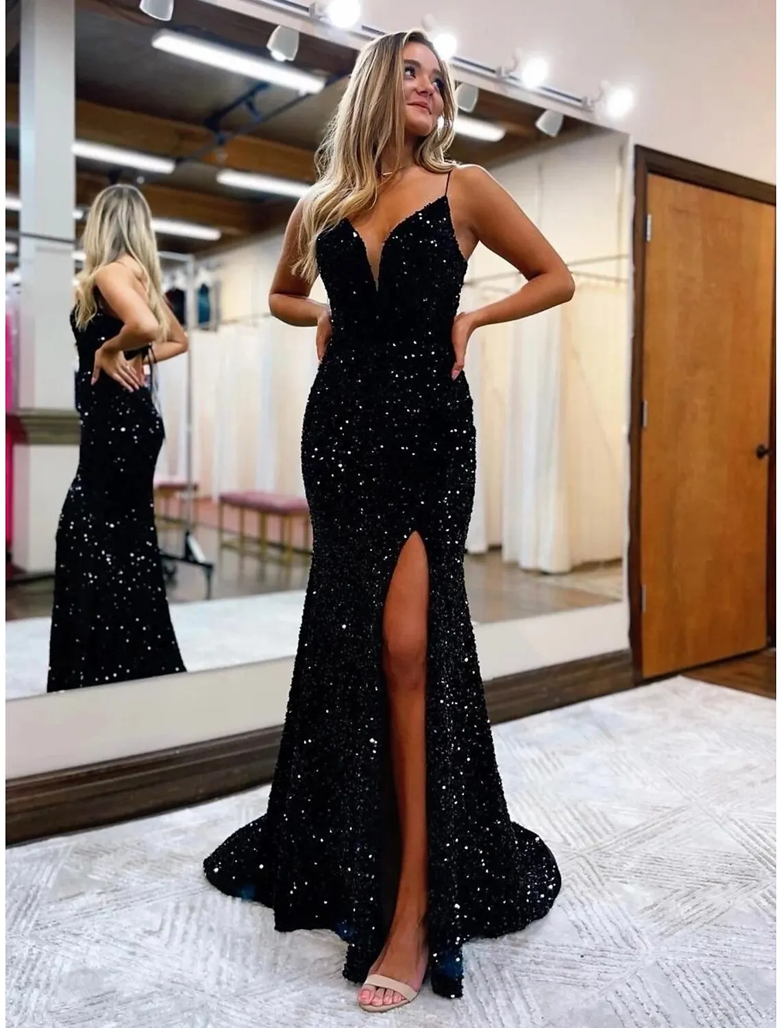 

Sparkle V Neck Sequin Prom Dresses with Slit Spaghetti Strap Formal Wedding Party Court Train Sleeveless Evening Birthday Dress