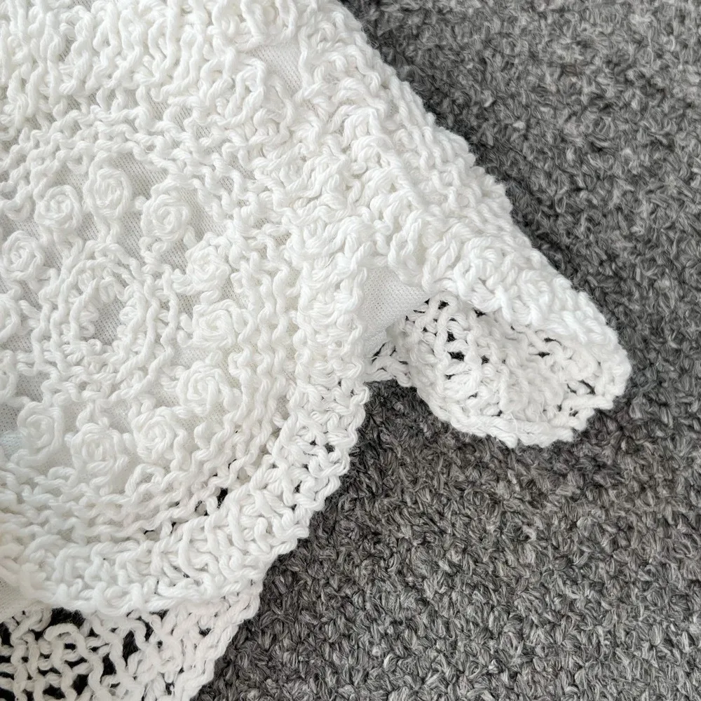Neues Polyester-Strandoutfit: Hochtailliertes, gestricktes Neckholder-Top mit weitem Bein und kurzer Hose für den Urlaub am Meer – perfekt für Fotoshootings – Detail 5