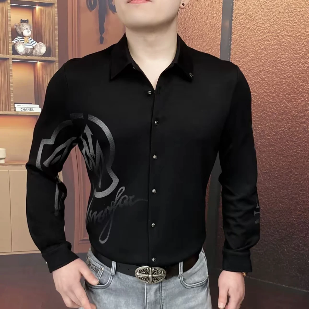 

Весенняя новинка: Мужская модная рубашка с длинным рукавом и принтом, повседневный топ с воротником, трендовый базовый слой, дышащий, легкий, из полиэстера