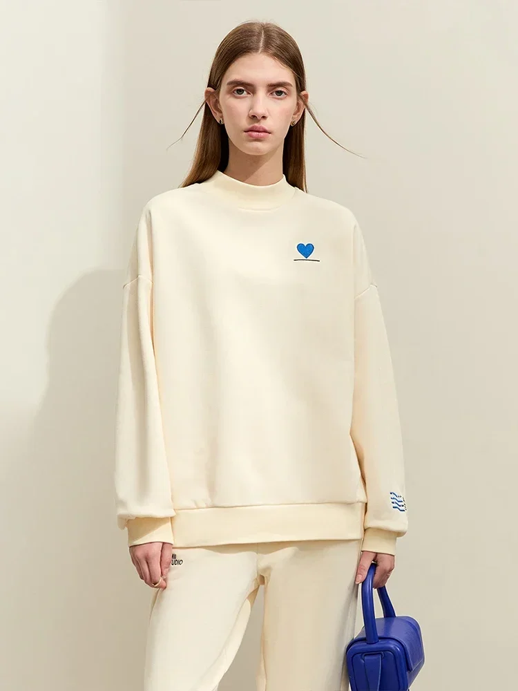 

AMII Minimalist Fashion Sporty Color Collision Embroidery Sweater 2025 Winter New Casual Pants Female Padded Separately 12324111
