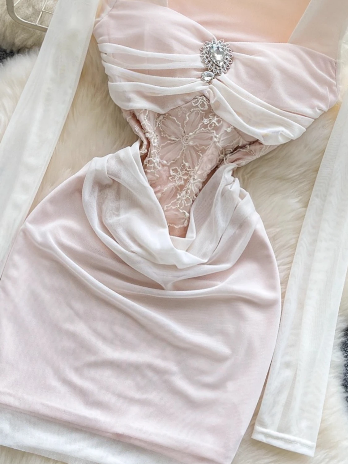 2026 جديد الخريف أزياء مثير ساحة طوق فستان بكم طويل الماس الديكور الدانتيل شبكة المرقعة قصيرة التفاف فستان قصير