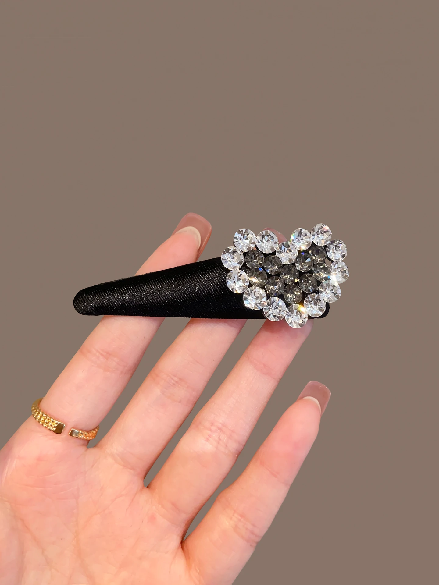 presilha-de-cabelo-elegante-em-formato-de-coracao-preto-com-diamantes-para-mulheres-presilha-lateral-estilosa-para-cabelo-e