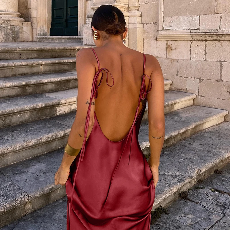 エレガントなイブニングパーティードレス女性のセクシーなノースリーブバックレスストラップサテンロングローブホリデービーチストリートウェアクラブウェアvestidos