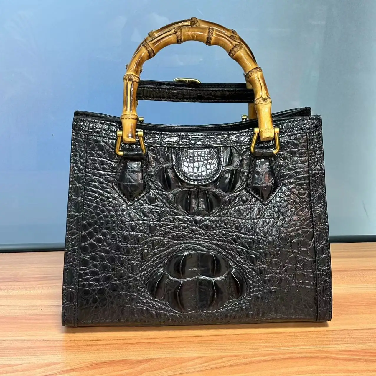 

2025 New Crocodile Leather Women's Shoulder Bag Genuine Leather Fashion Classic Women's Handbag Large Capacity Bamboo Bag 45