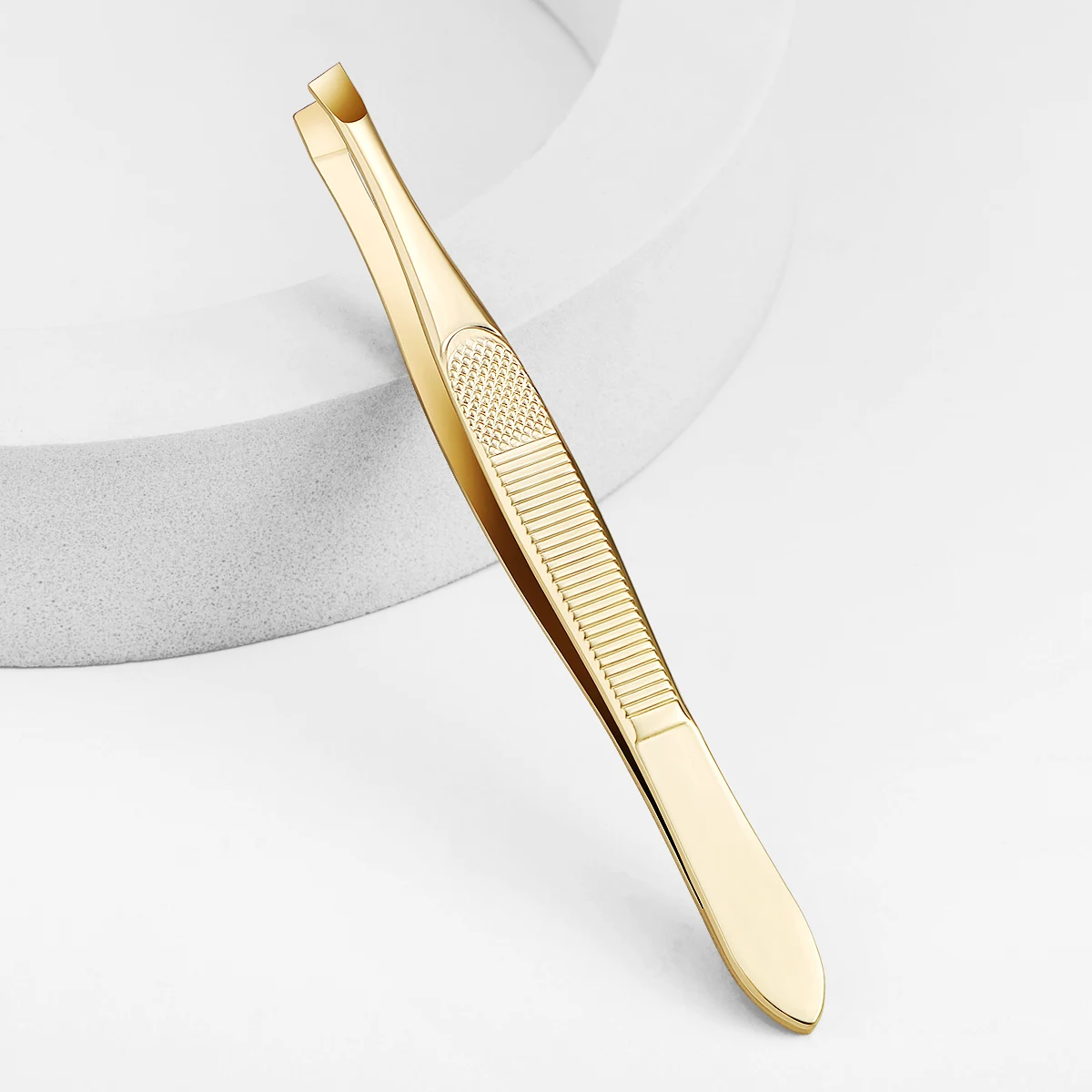 Eine goldene Edelstahl-Augenbrauenpinzette, mit flachem und schrägem Design, Pinzetten-Werkzeug zum Zupfen von Augenbrauen und Bart, Unisex. – Detail 6