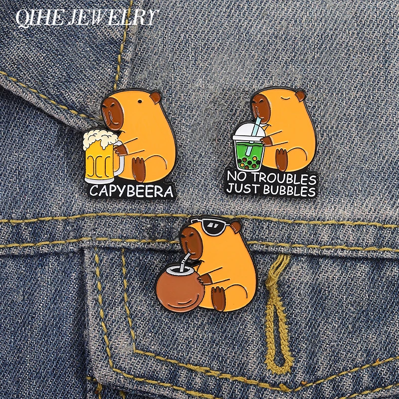 Cartoon Nette Capybara Trinken Bier Milch Tee Emaille Pins Capybeera Keine Probleme Nur Blasen Brosche Revers Abzeichen Schmuck Zubehör