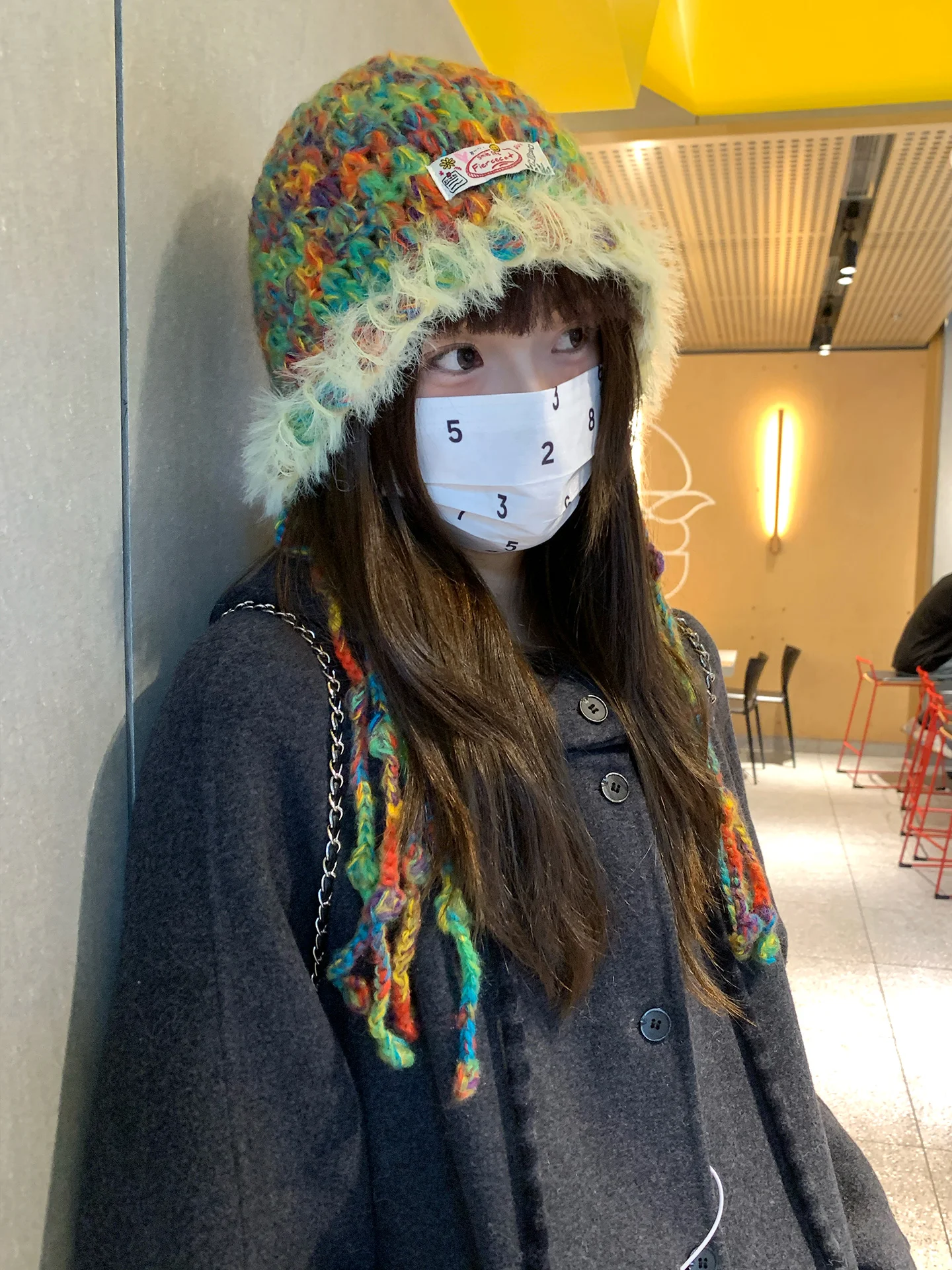 Cache-oreilles colorés contrastés pour femmes, chapeau tricoté chaud et polyvalent pour l'hiver, chapeau Bao Feng amincissant et discret