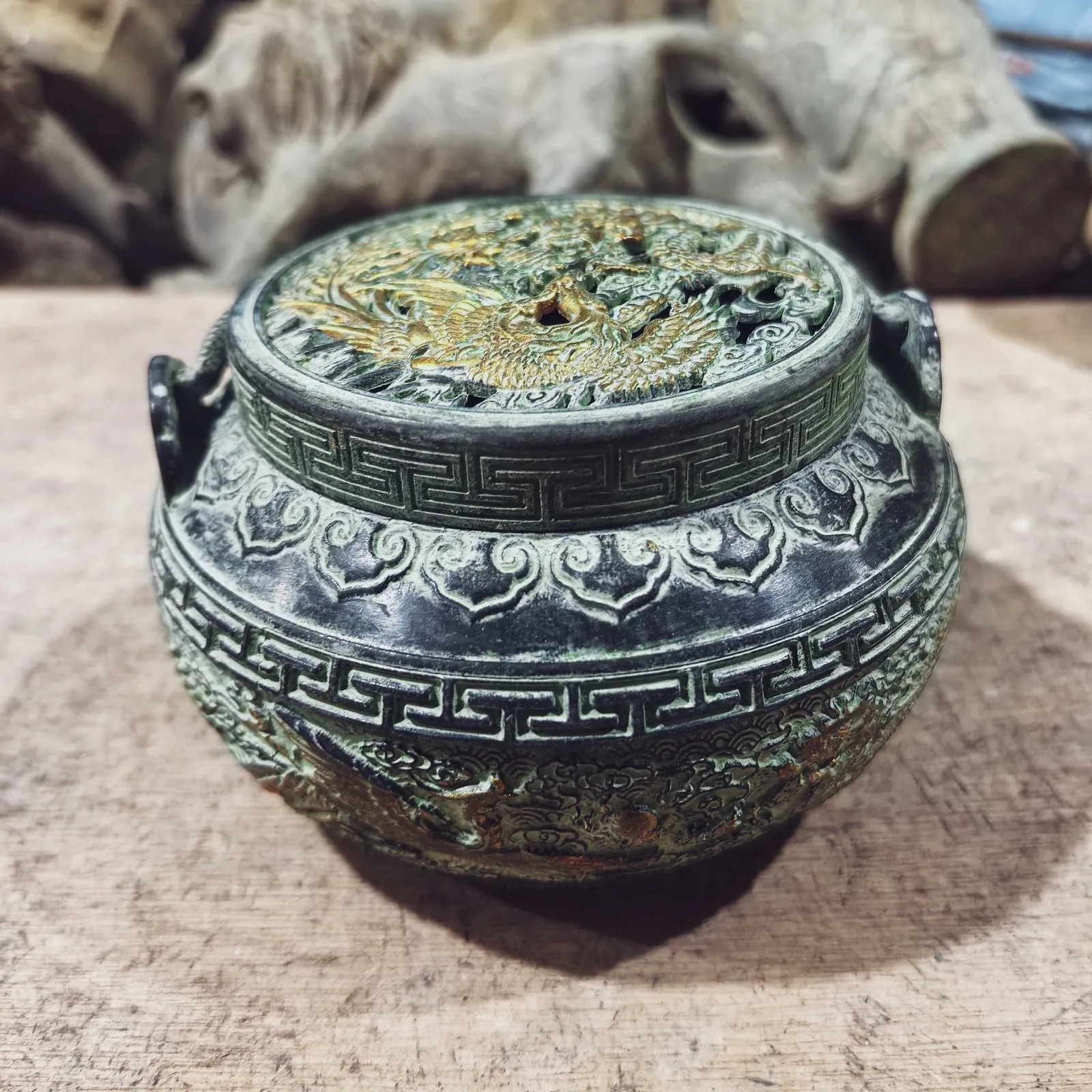 Old Bronze A incense burner with dragon and phoenix patterns and a lifting beam