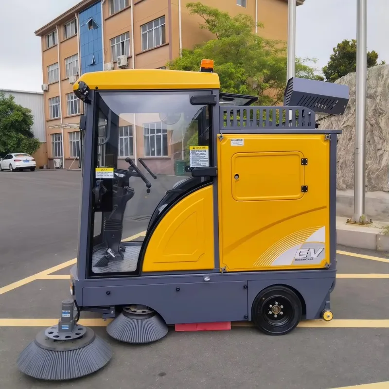 Customized Multifunctional Road Tractor Brush Mini Sweepers Runway Industrial Ride On Electric Floor Scrubber Vacuum Sweeper Mac