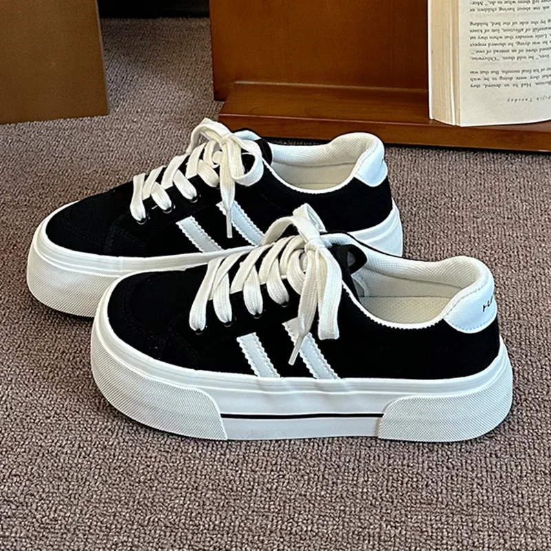 الكلاسيكية للجنسين الأحذية القماشية الكورية نمط تنوعا أحذية رياضية بيضاء سميكة القاع زيادة مجلس ربيع الخريف وصول جديد