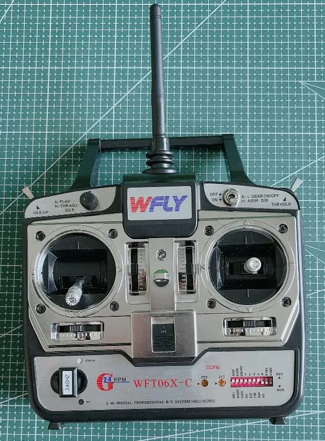 

2,4G WFT06X C 2,4 ГГц 6-канальная система радиоуправления (AR-WFT06X-C) 6-канальный передатчик 2,4 ГГц для радиоуправляемой модели самолета лодки