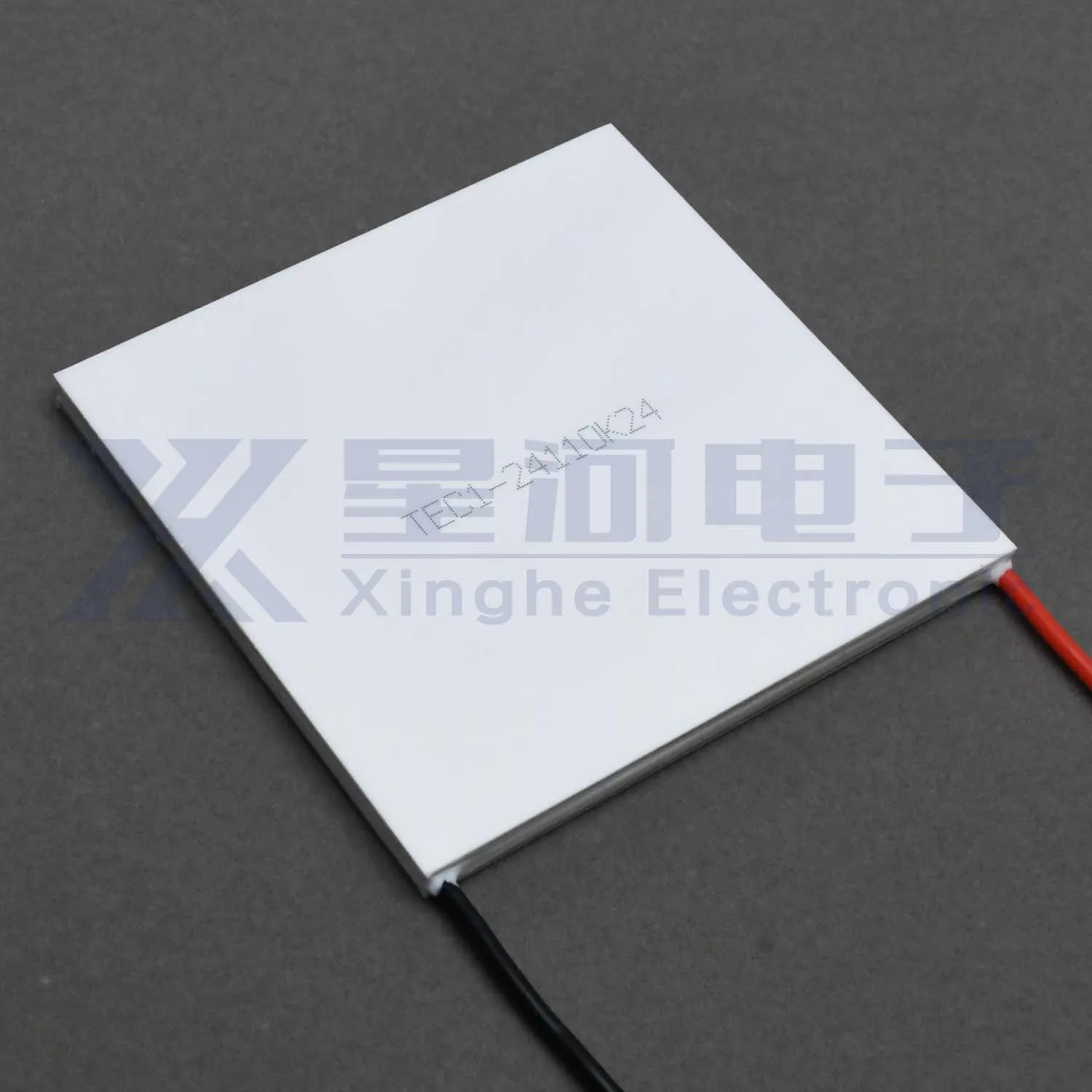 Xinghe-80 x 80mm, Tec1-24110の高温耐性材料の冷蔵庫用の半導体熱プラットフォーム