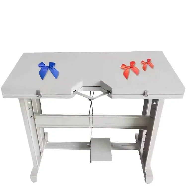 

Машина для изготовления галстуков-бабочек из атласной ленты и бантов для складывания и завязывания крючков с бантом. Размеры листов можно настроить.