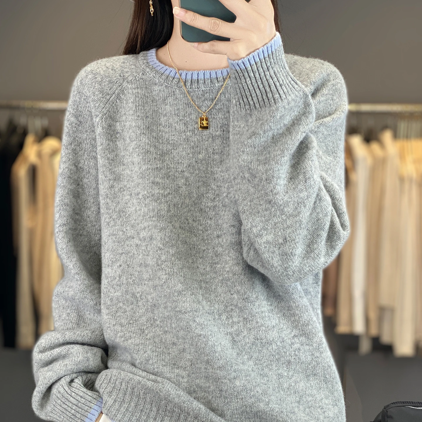 Merino 100% pure wool women's knitted sweater, O-neck, high-end color blocked interior loose bottom sweater for winter 2025