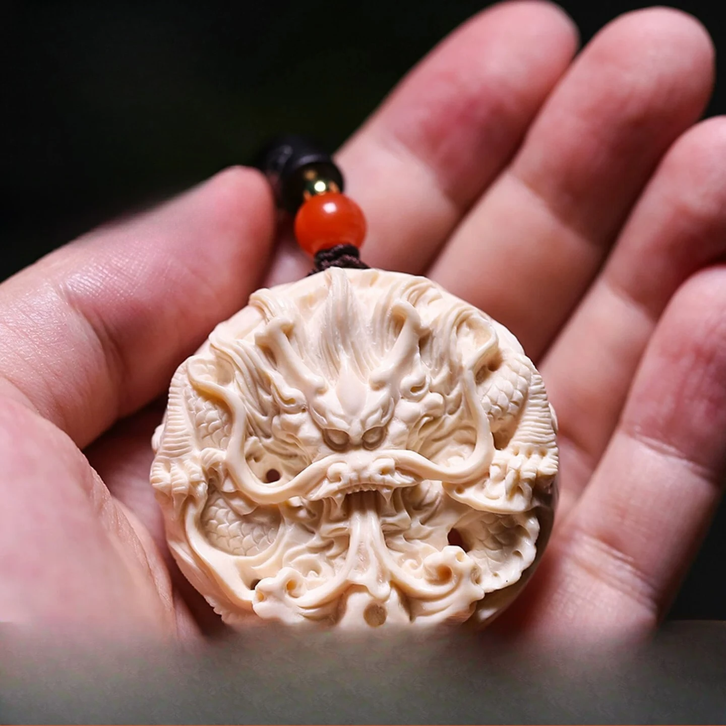 Mammoth tooth carving round dragon pendant pendant hand handle men's cultural and play handicrafts to attract wealth